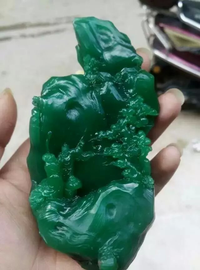 雅安绿,美丽的石头,定会有个美好的前程.